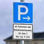 Parken im Fokus: Bundes­ver­wal­tungs­ge­richt lehnt Gebüh­ren­er­höhung für Anwoh­ner­park­plätze ab