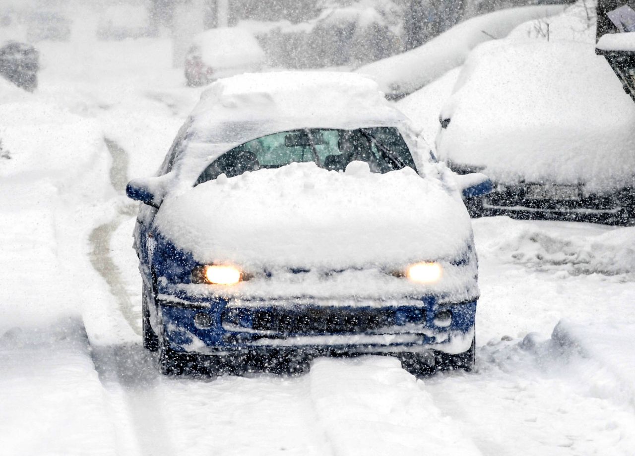 Rutschgefahr und Schneefall – wann Autofahrern im Winter ein Bußgeld droht
