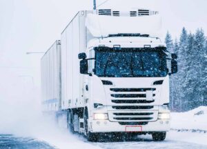 Read more about the article Eisplatten als vermeidbare Gefahr im winter­lichen Straßenverkehr