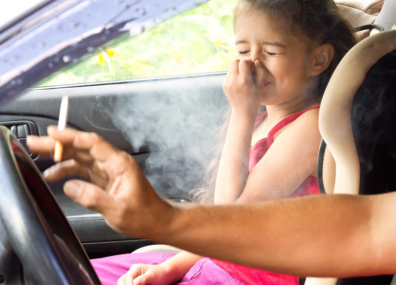 Read more about the article Lauterbach will das Rauchen in Autos mit Kindern und Schwan­geren an Bord verbieten