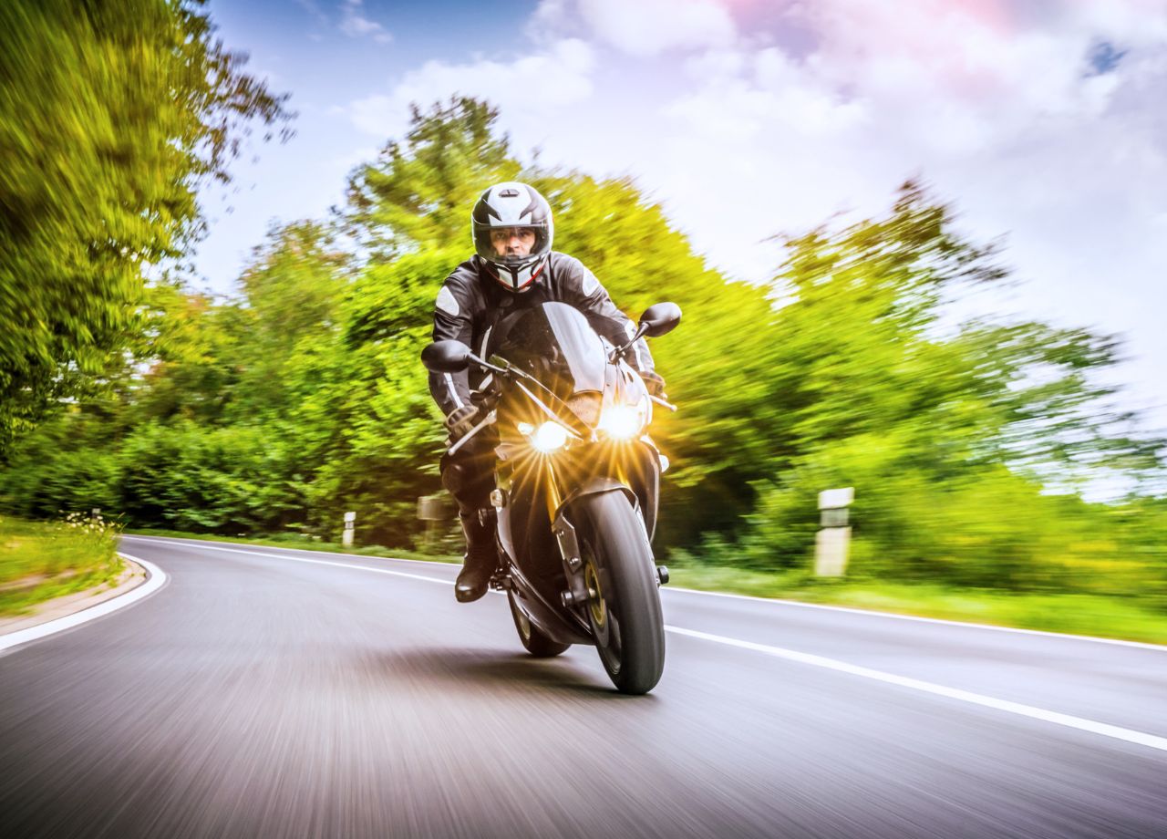 Read more about the article Verbrenner-Verbot: Stehen herkömm­liche Motor­räder vor dem Aus?
