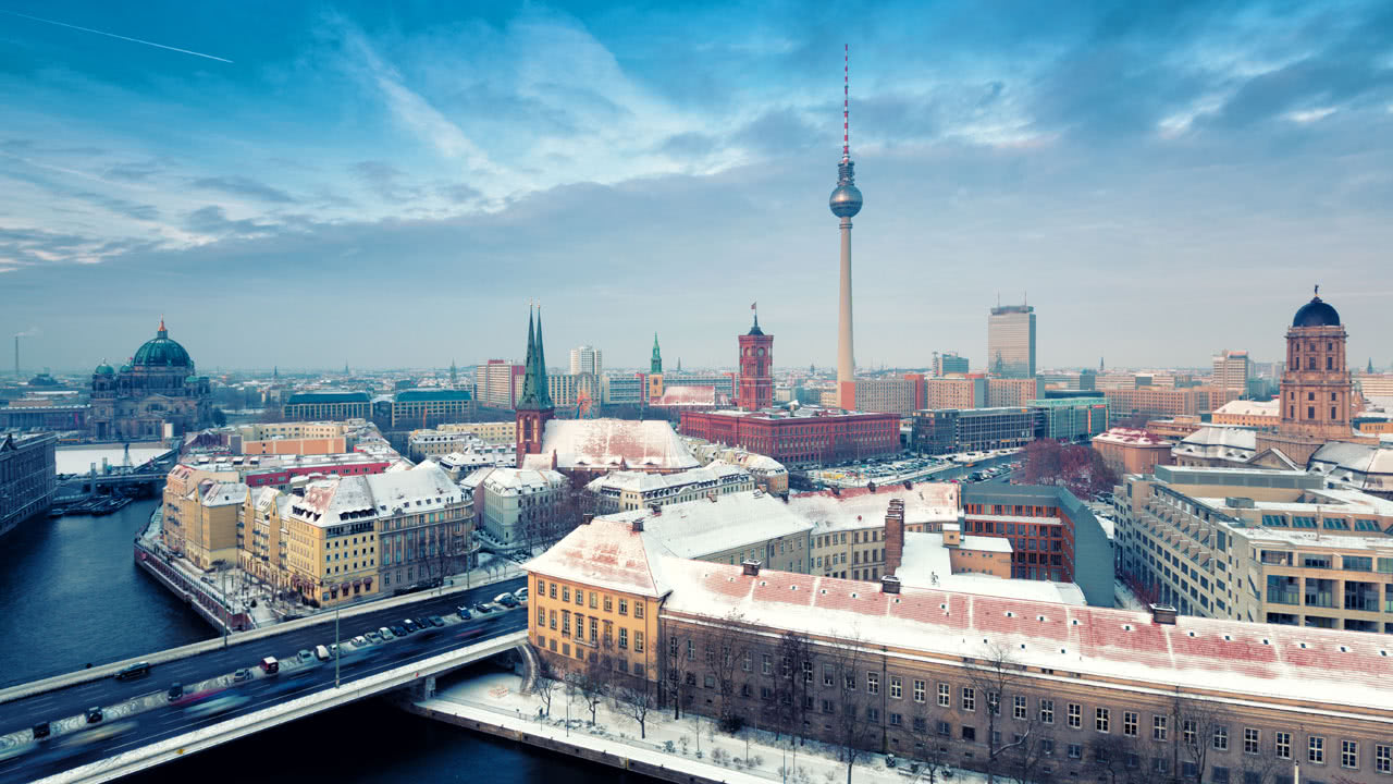 Berlin plant die Anschaffung von neuen Blitzern, wobei Brandenburg über Weihnachten Blitzer abschaltet.