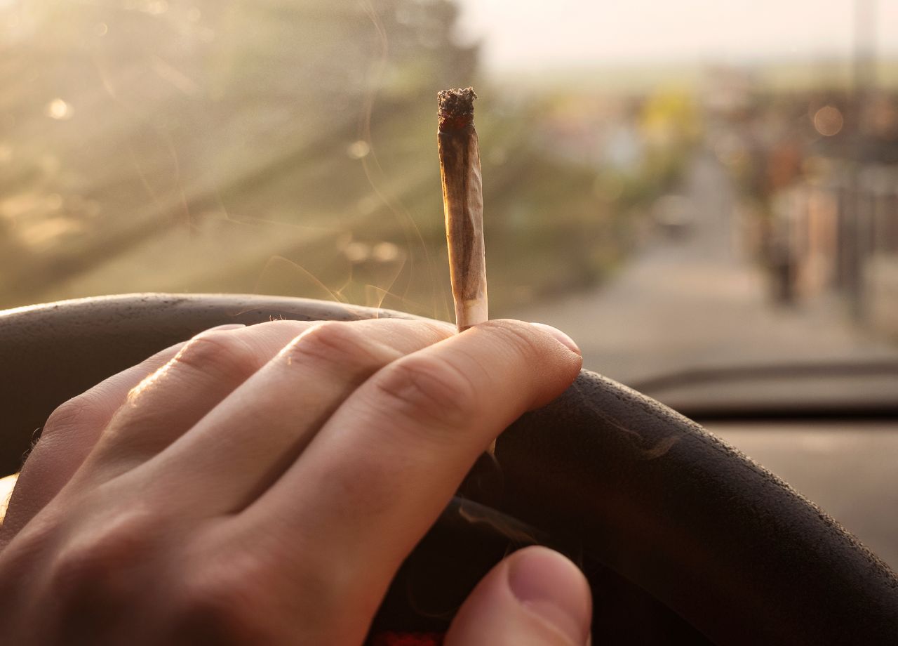 Read more about the article Wird Cannabis auch für Autofahrer entkriminalisiert?