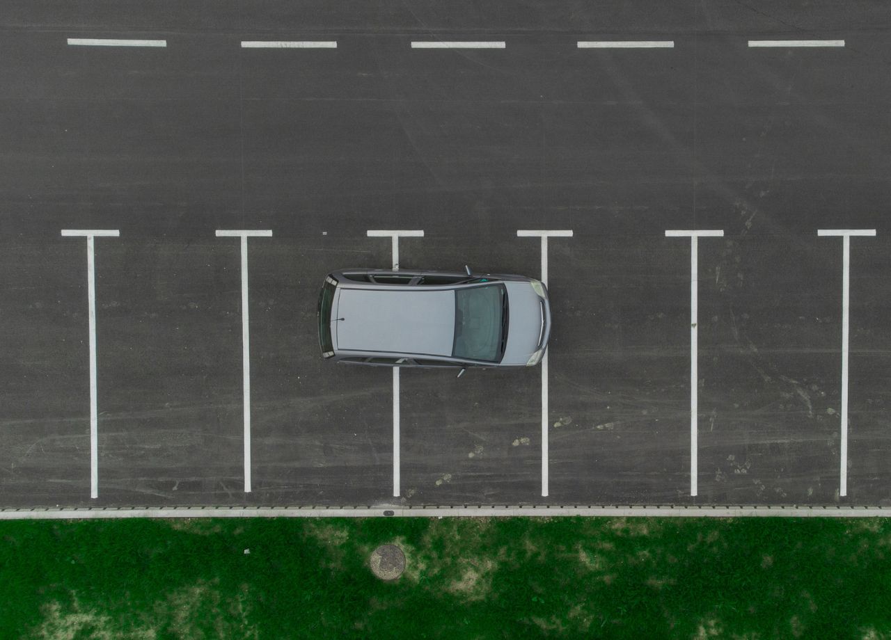 Egoisten im Straßenverkehr: Platzverschwenderische Autofahrer werden bestraft