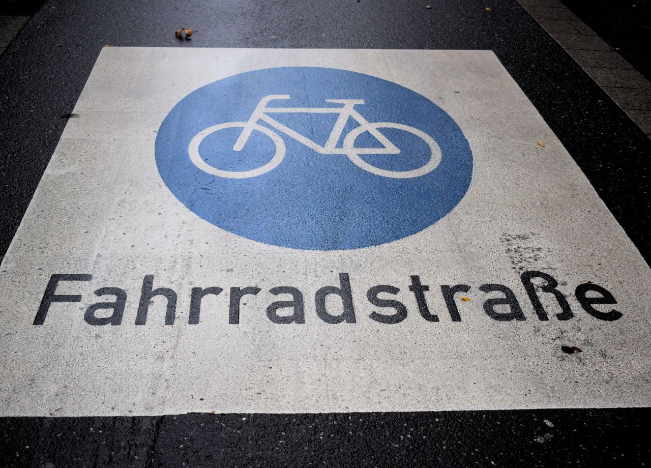 Willkommen im hessischen Schilderwald: Das ist Deutschlands irrste Radstraße