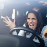 Frauen versus Männer: Wer schimpft mehr im Auto?