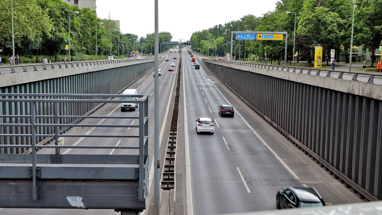Autobahn in Berln wird durch die Letzte Generation blockiert.