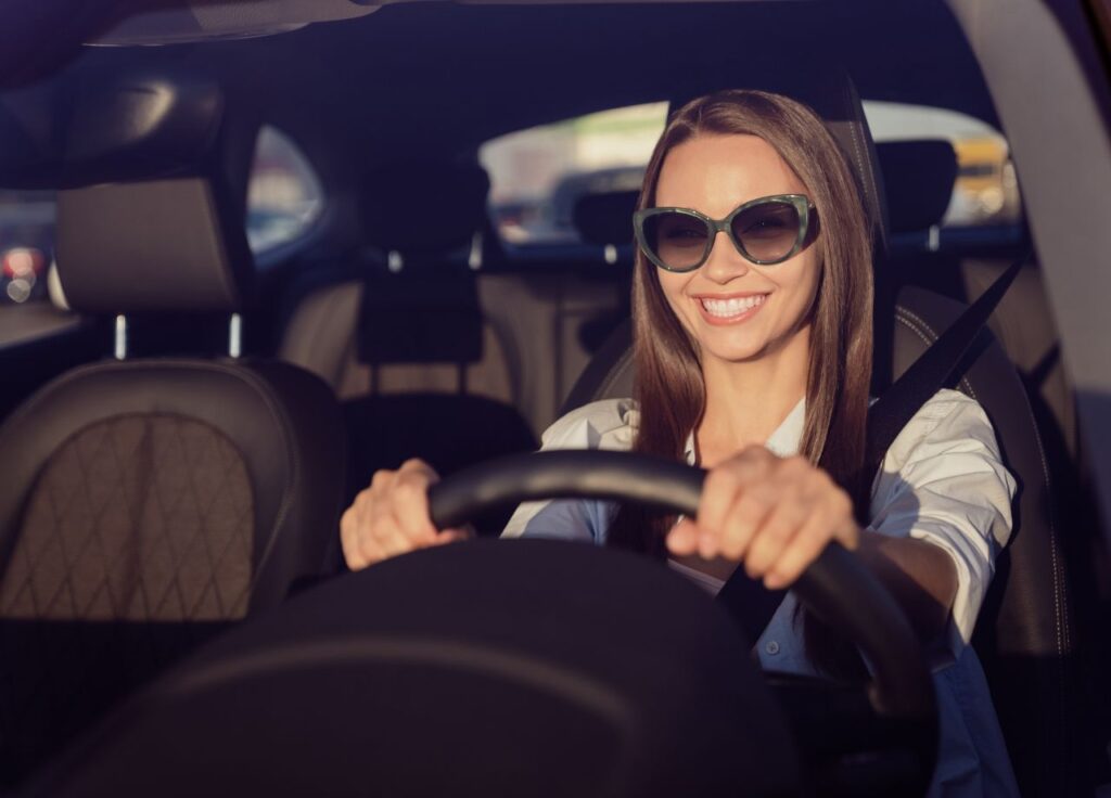 Lassen Sie sich nicht blenden: Sonnenbrillen im Auto