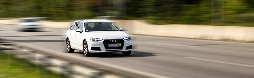 Audi gibt Gas auf der Autobahn, trotz der erhöhten Spritpreise.
