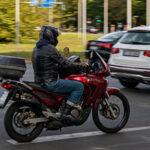 Unter­schied­liche Wahrnehmung bei Motorrad- und Autofahrern