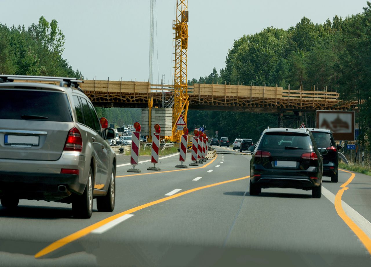 Read more about the article Messen Sie ruhig mal nach: Ist Ihr Auto zu breit für die Autobahnbaustelle?